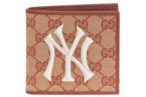 new york yankees gucci wallet|Gucci New York Yankees Patch Wallet GG Beige/Brick Red.